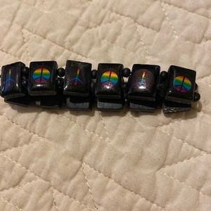 Bracelet with wooded peace signs